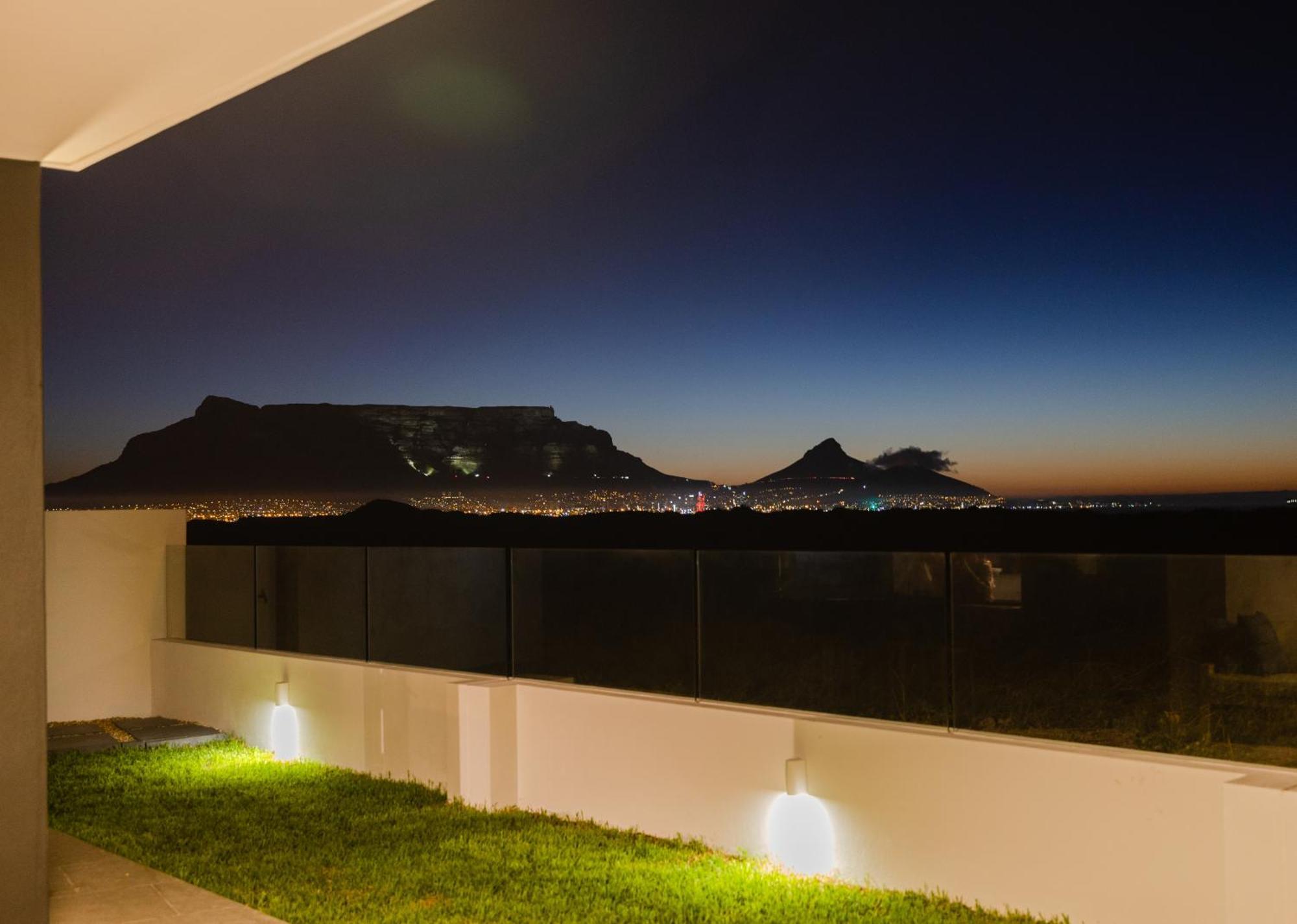 Ocean 9 - Sunset Beachfront Residency Kapstadt Exterior foto